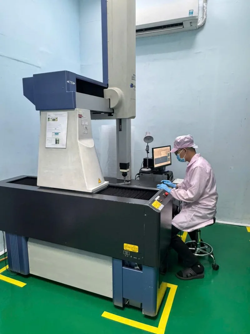 Inspection of conductive trays
